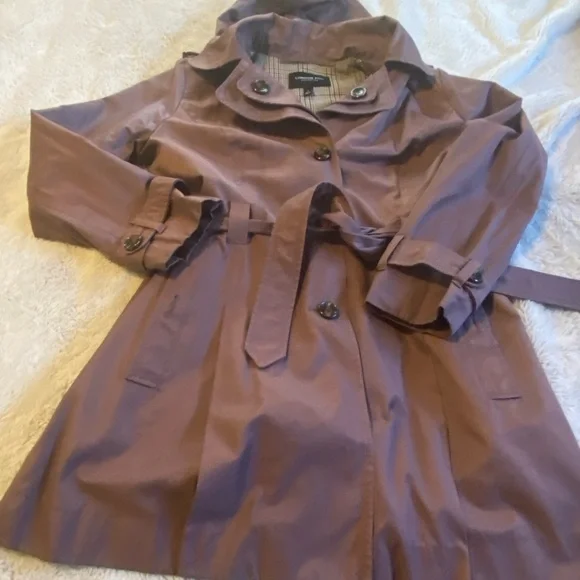 Woman’s London fog belted trench coat-size large - Picture 8 of 10